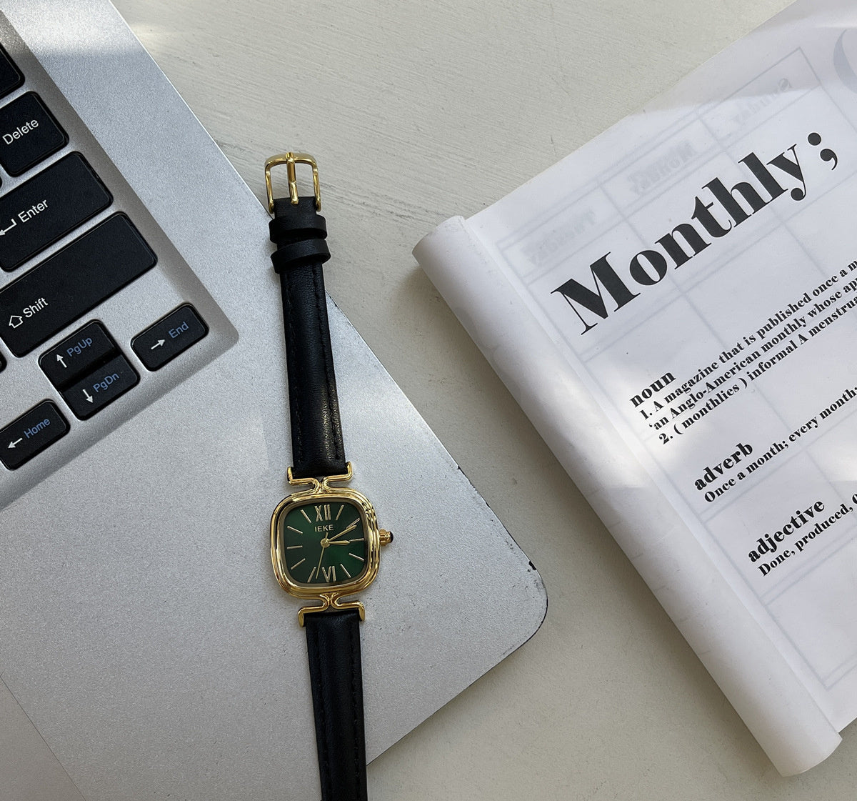Montre ceinture rétro à cadran minoritaire pour femme