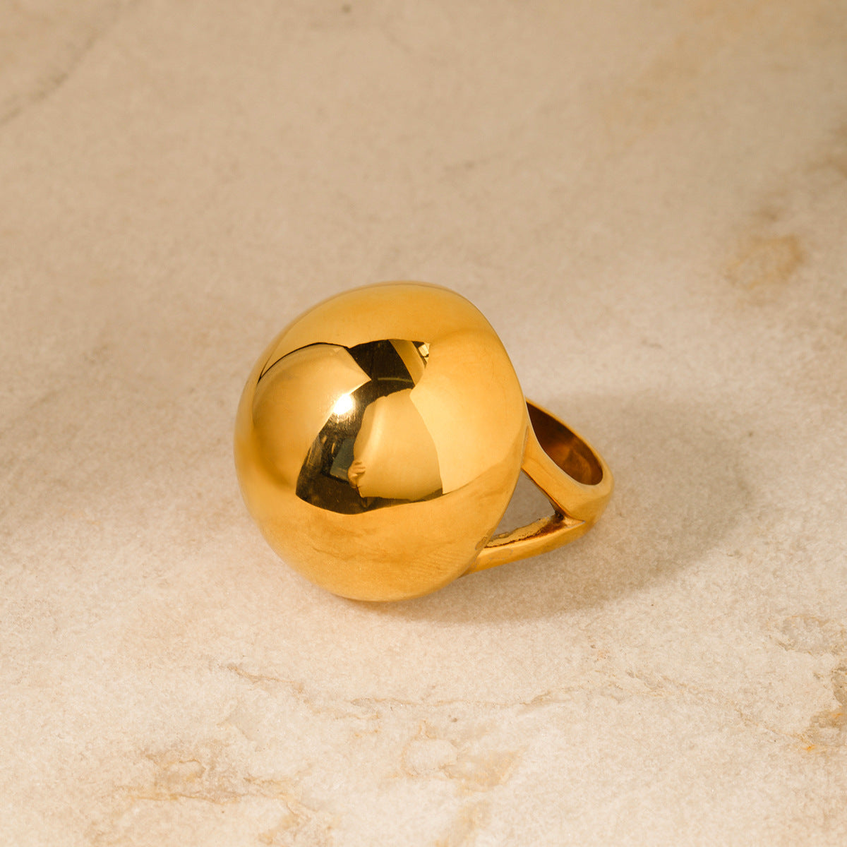 Anneau sphérique potelé en acier inoxydable en acier titane de style froid, or 18 carats