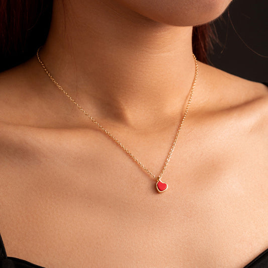 Pendentif chaîne clavicule coeur rouge
