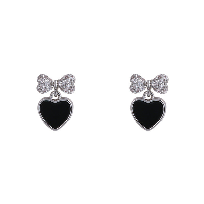 Boucles d'oreilles en argent sterling avec nœud délicat micro-incrusté en forme de cœur de pêche noir