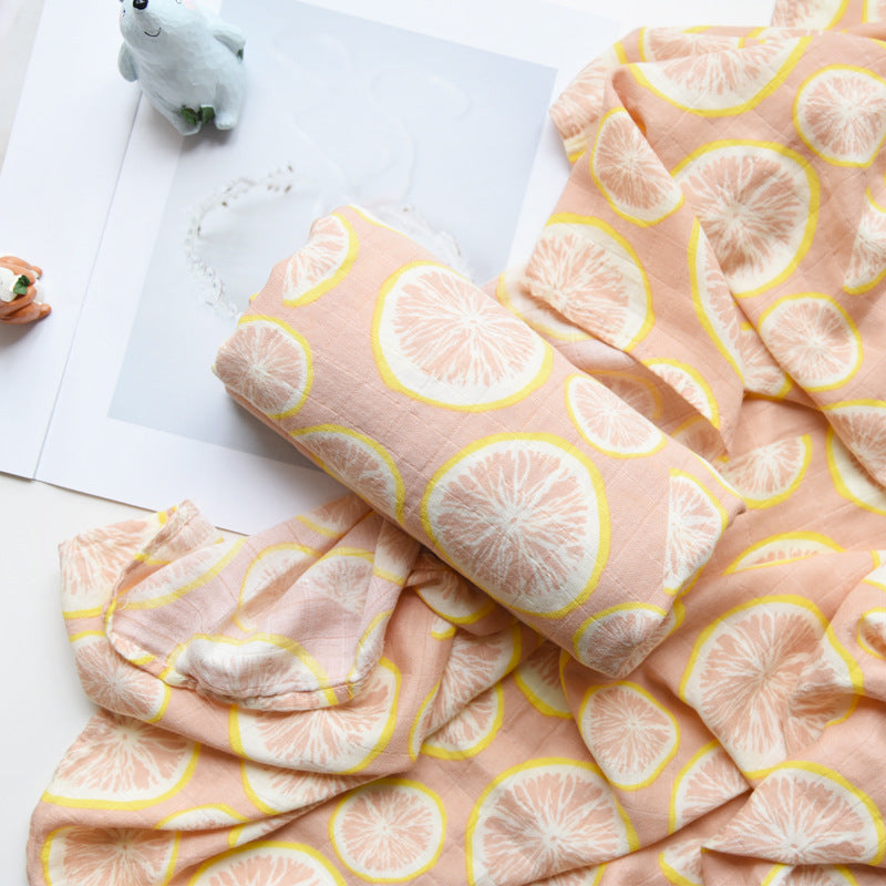Bébé tenant une couverture serviette double couche fil bambou nouveau-né serviette pour bébé