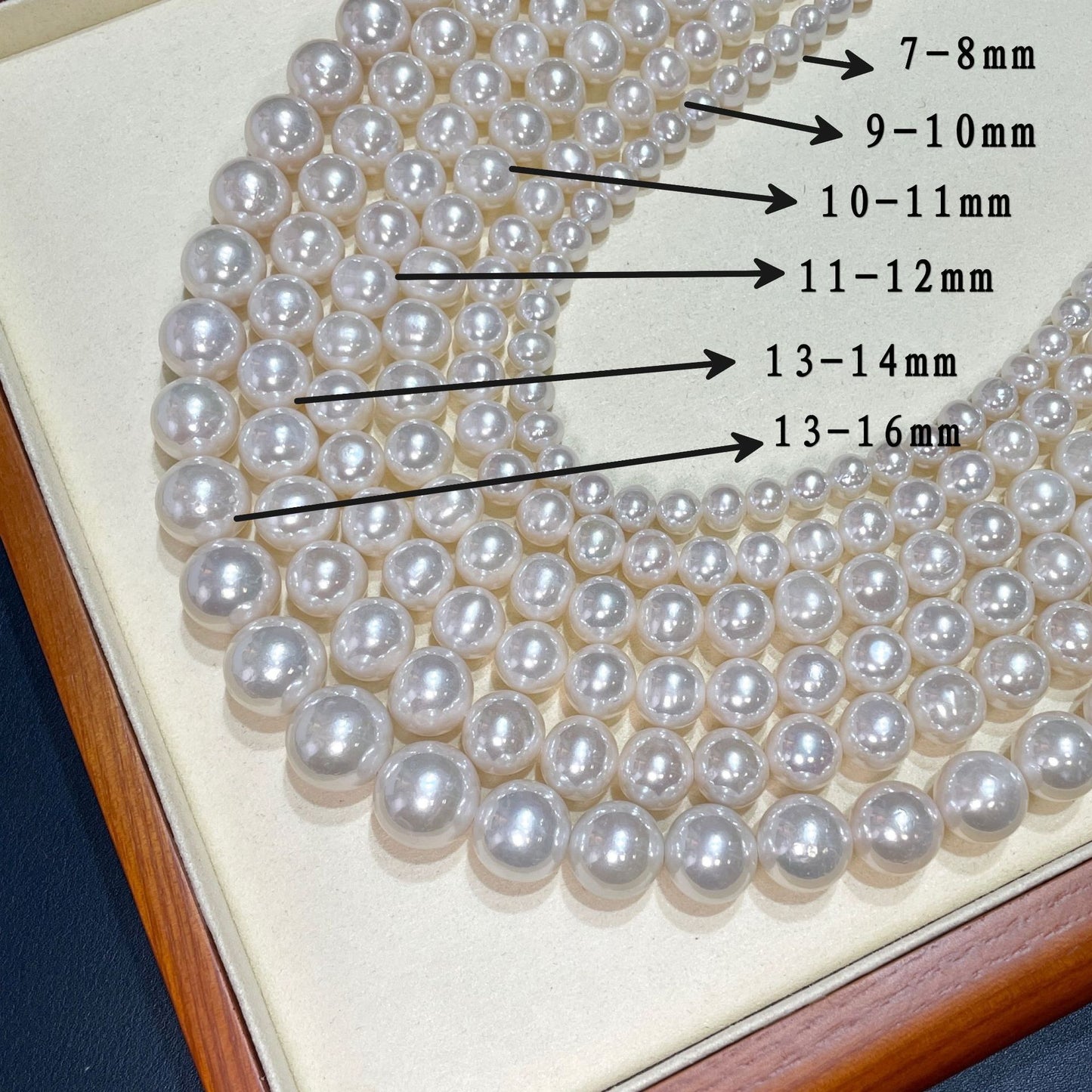Collier de perles d'eau douce, lumière extrêmement forte, cercle presque parfait