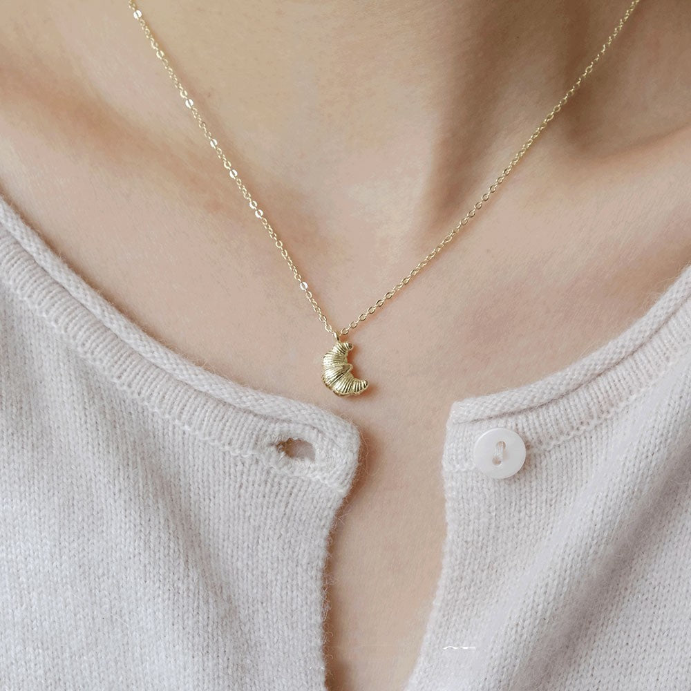 Collier chaîne clavicule simple croissant