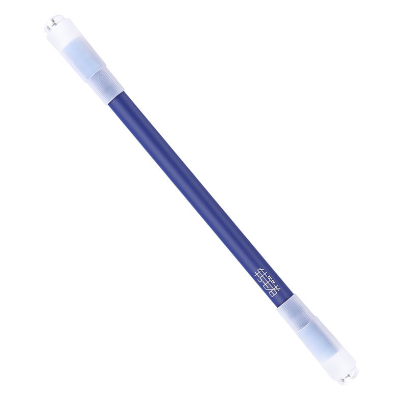 Les étudiants et les débutants tournent le stylo