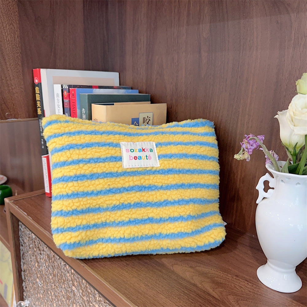 Sac de rangement de cosmétiques de soins de la peau de voyage de grande capacité à pois de couleur peluche d'hiver