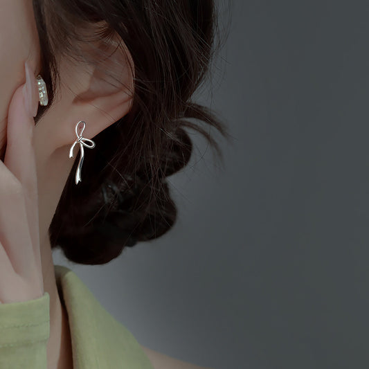 Boucles d'oreilles rondes à clous à nœud creux, Design d'intérêt spécial, haut sens