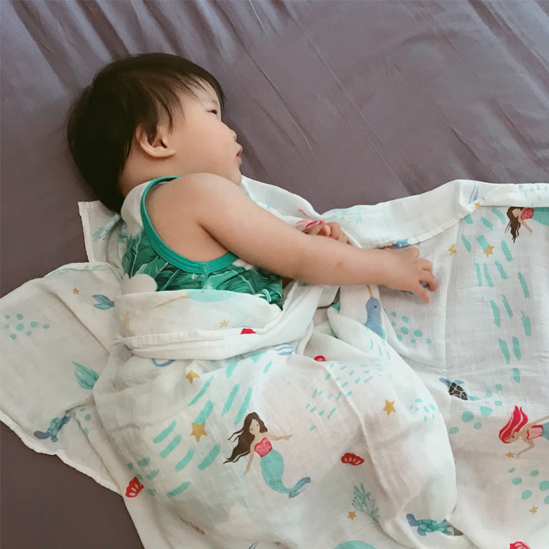 Bébé tenant une couverture serviette double couche fil bambou nouveau-né serviette pour bébé
