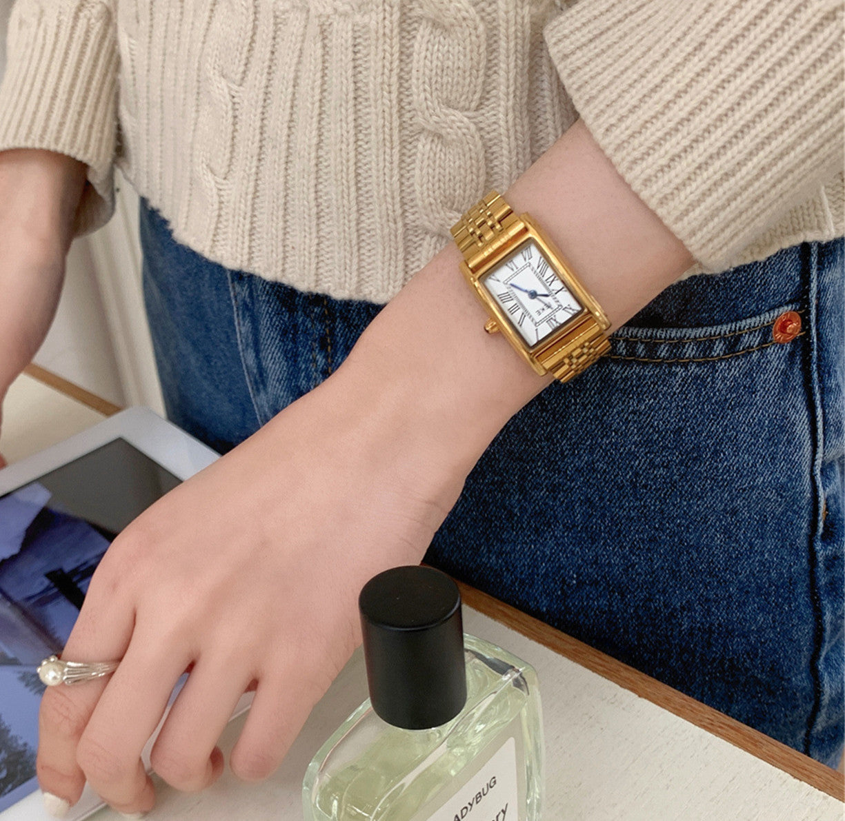 Rétro petite montre dorée ceinture acier femme moyen antique