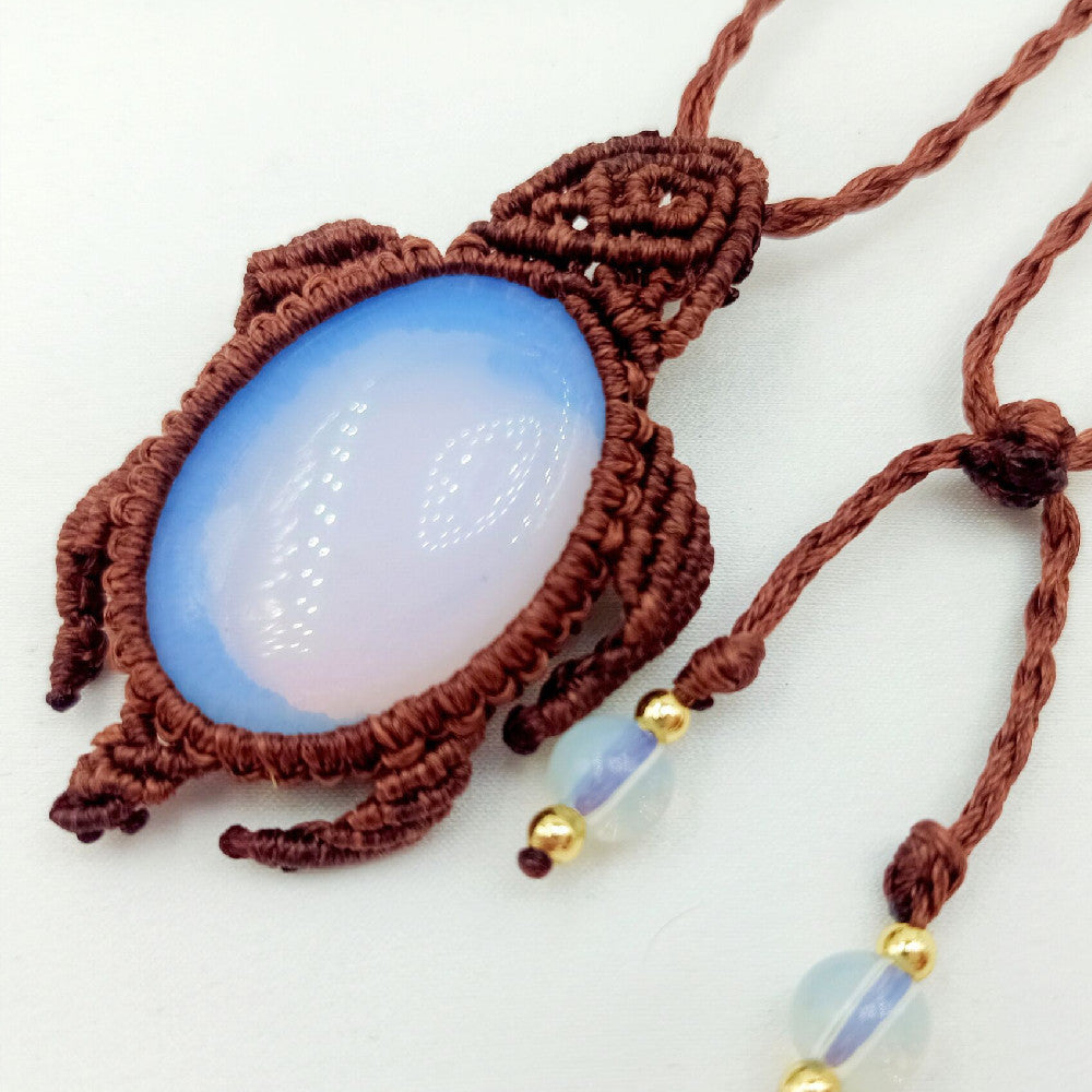 Collar con colgante tejido a mano con gemas de cristal de estilo nacional