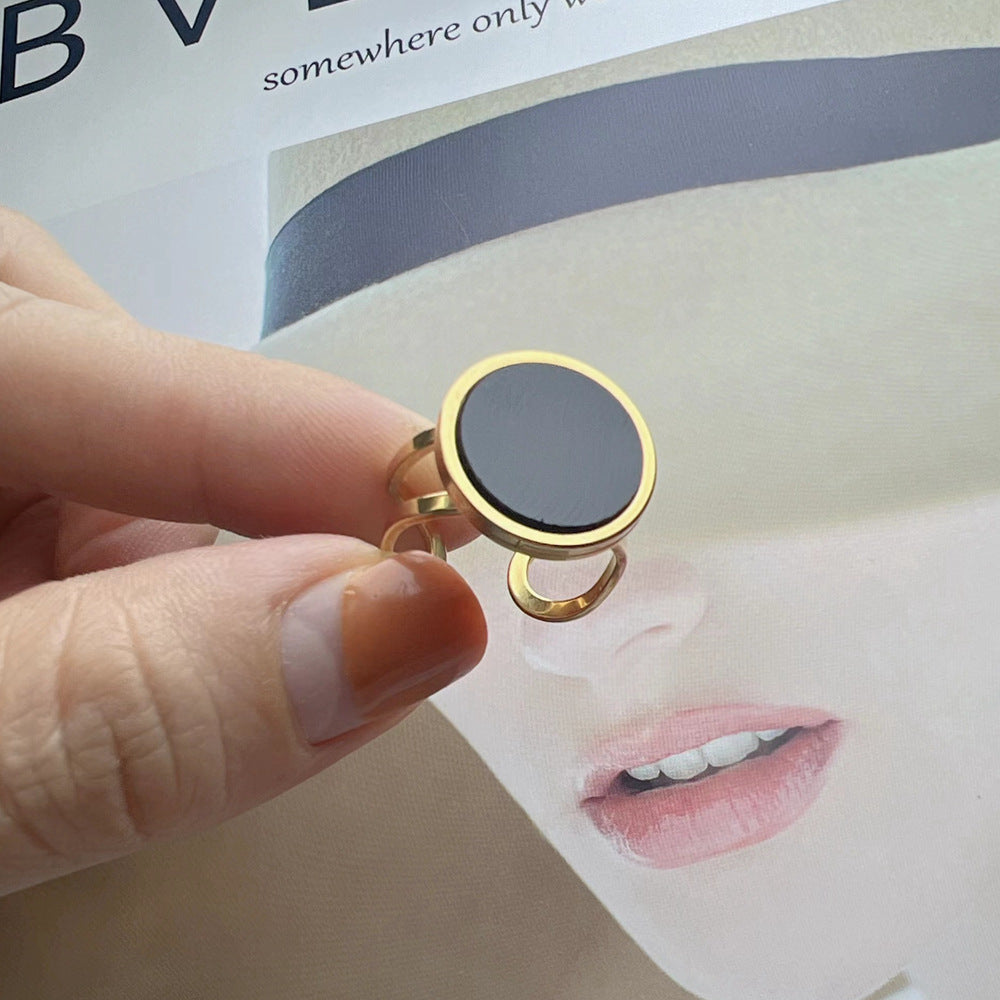 Anillo de Ágata Negra Concha Blanca Apertura de Acero Inoxidable Chapado en Oro