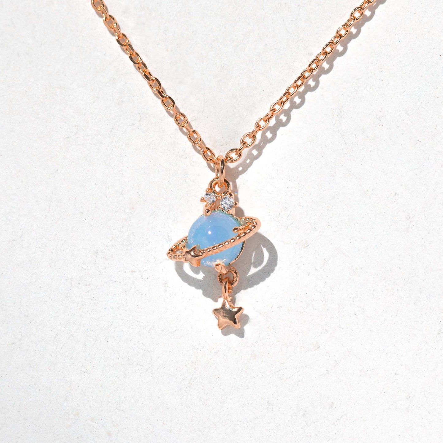 Exquisito collar envolvente de Saturno de lujo ligero