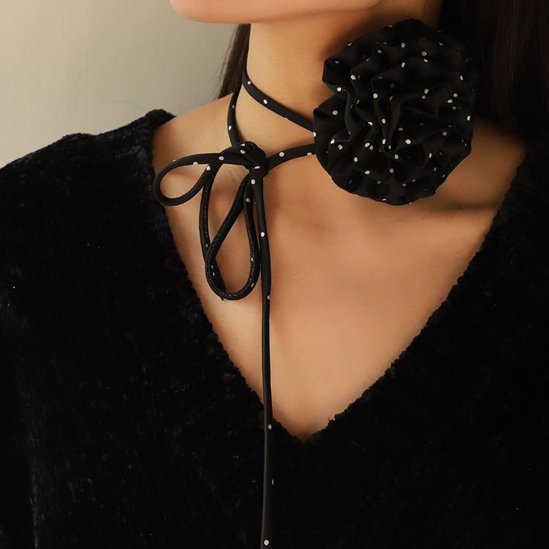 Collier Rose à Pois en Mousseline de Soie Femme