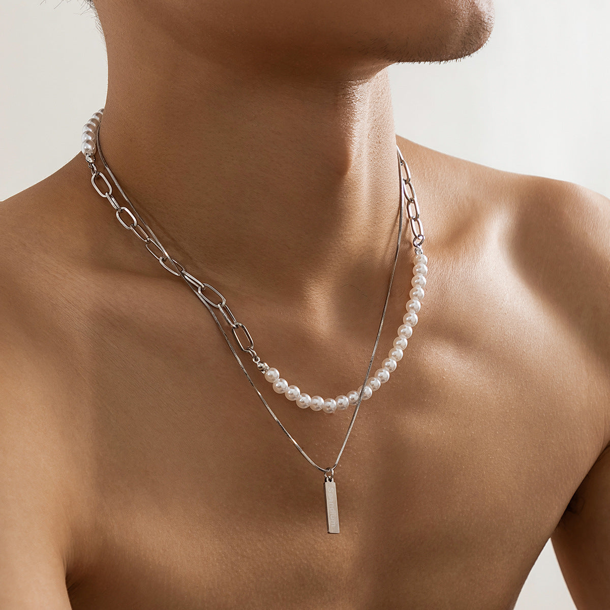 Collar de perlas con etiqueta de acero y titanio para hombre