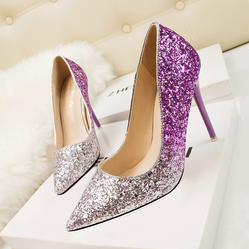 Talons hauts pointus et coupe basse pour femmes
