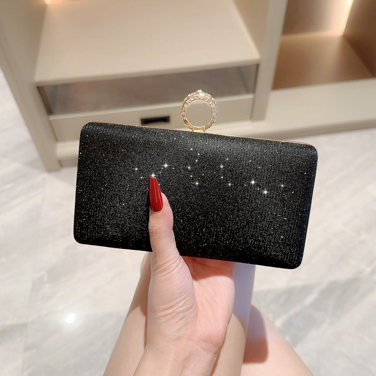 Portefeuille brillant avec anneau en strass à la mode