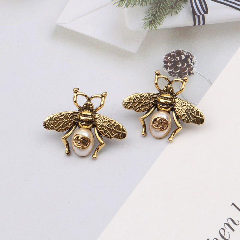 Pearl Retro Little Bee Ear Studs