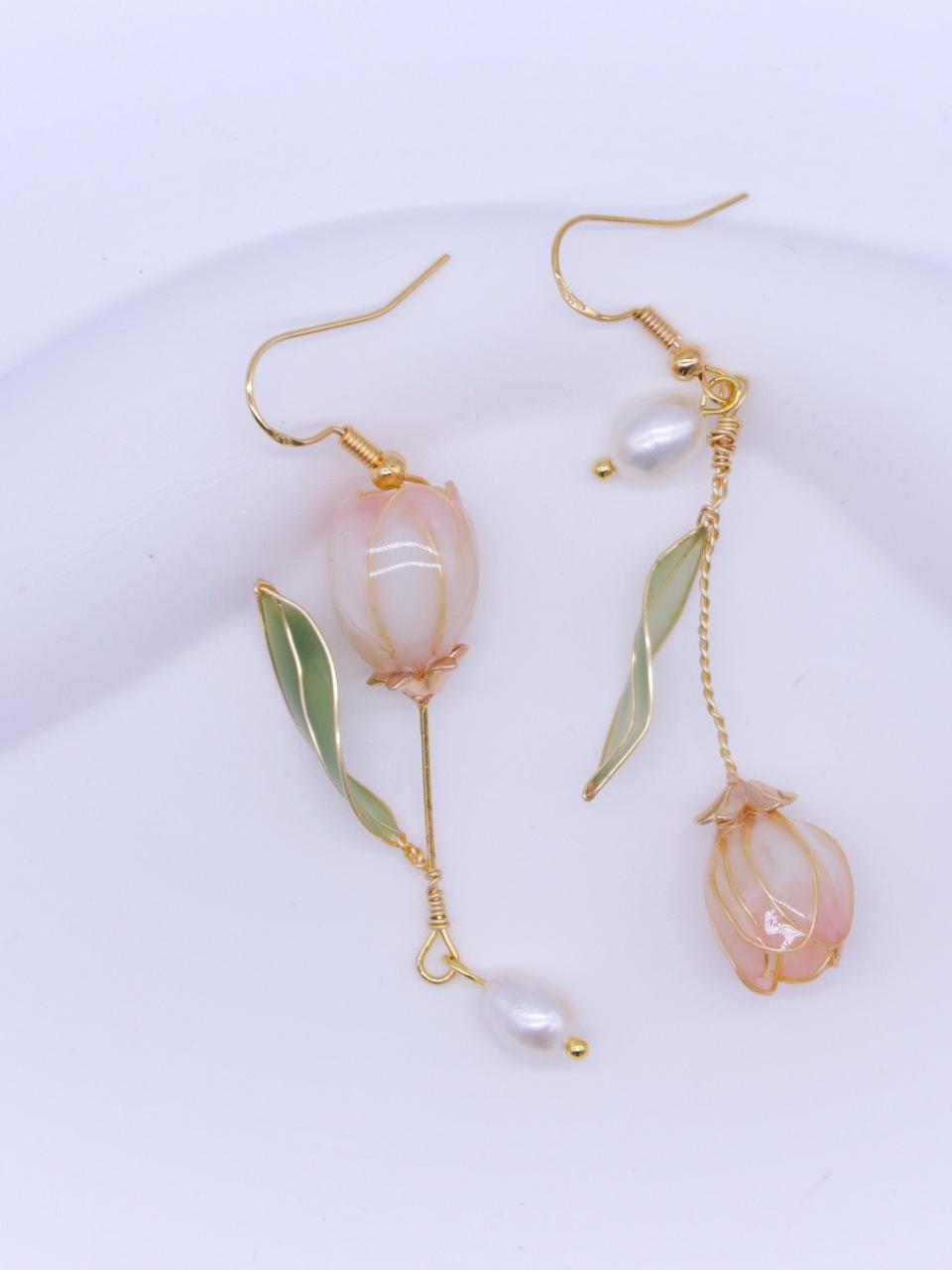 Boucles d'oreilles à tige en forme de fleur vintage tulipe, design d'intérêt particulier