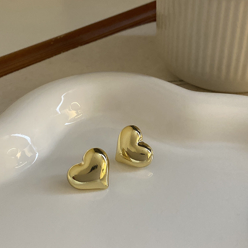 Boucles d'oreilles en forme de cœur tridimensionnelles en métal simple, conception d'intérêt particulier