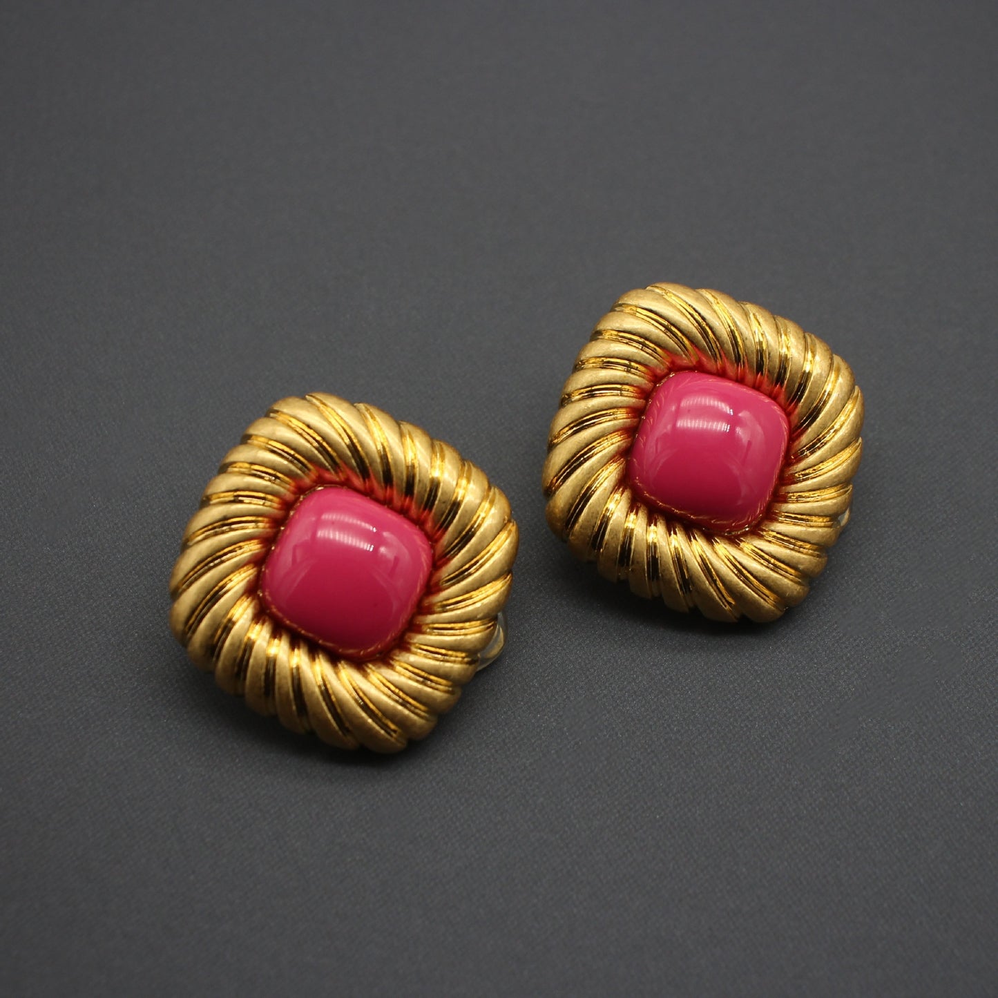 Clip d'oreille Vintage, Rare marquage de Niche, boucles d'oreilles carrées Rose rouge