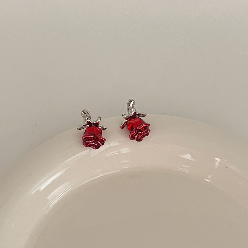 Boucles d'oreilles à tige en argent avec fleur de rose et aiguille