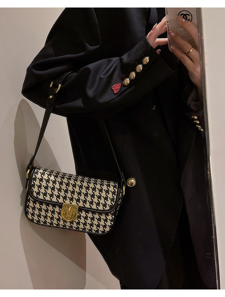 Sac baguette pied-de-poule pour femme avec une épaule sous les bras