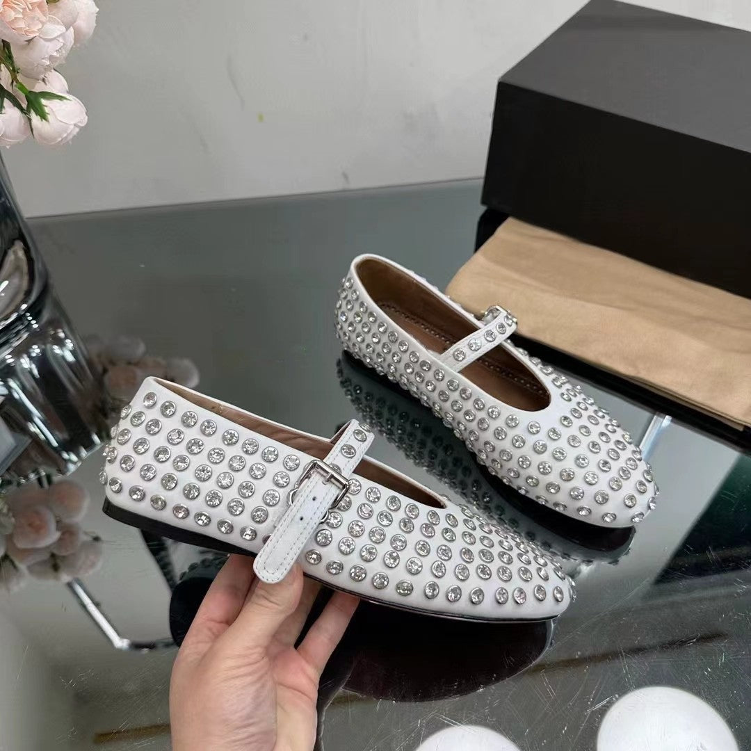 Rivets pleins de diamants avec chaussures à bout rond