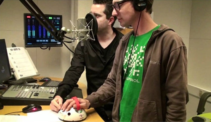 Mini Detector de mentiras de descarga eléctrica para toda la persona, juego de mesa ordenado, máquina de fiesta, juguete de descompresión de gran aventura que habla la verdad