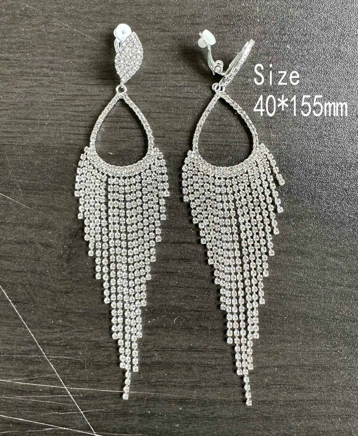Mode féminine et boucles d'oreilles à pampilles goutte d'eau entièrement bijoux