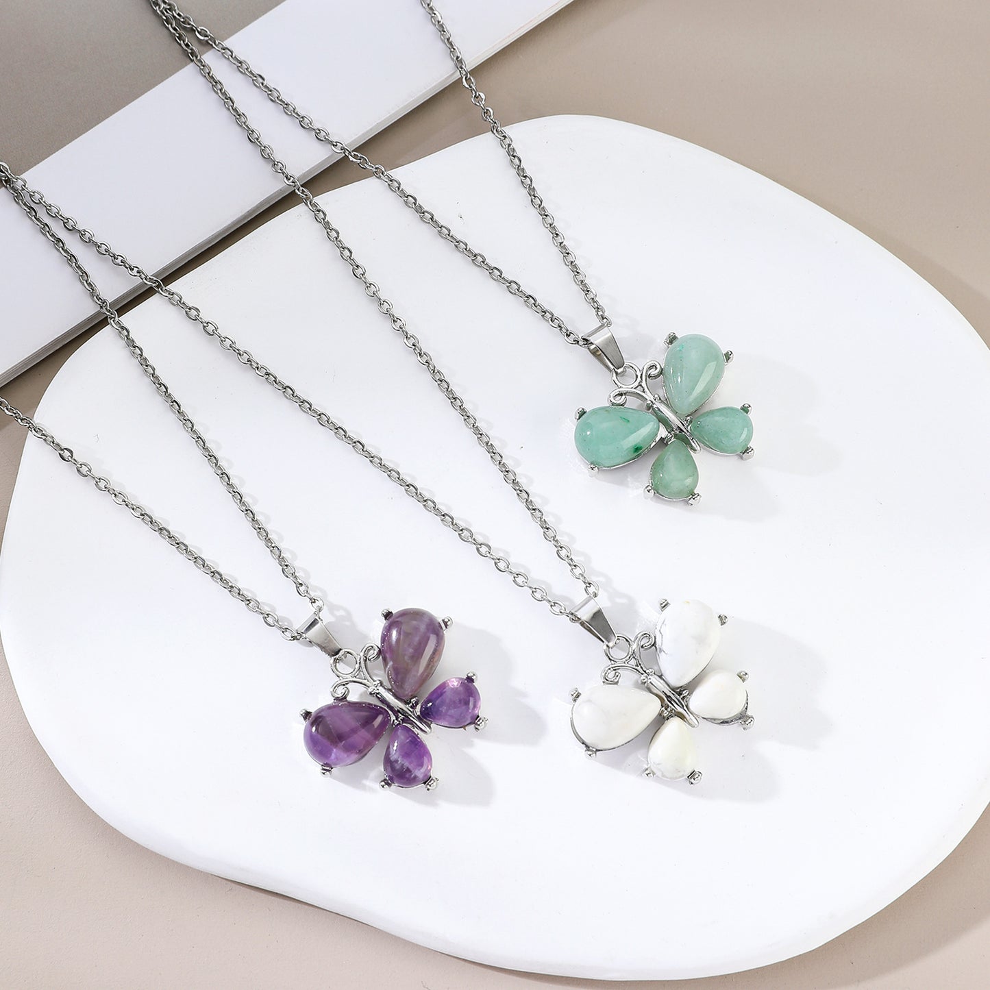 Collier pendentif en alliage de petit papillon en cristal de pierre naturelle