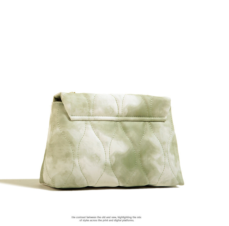 Bolso cuadrado pequeño con bandolera y cadena texturizada