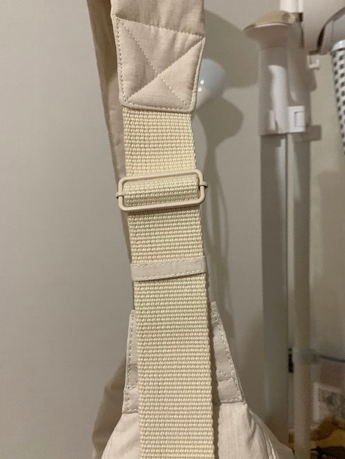 Sac à main à bandoulière en coton et lin en forme de croissant, Design d'intérêt particulier, rempli de riz, nuages ​​blancs