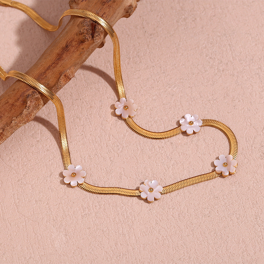 Collier de fleur de coquille de chaîne de lame d'or 18K d'intérêt spécial de mode