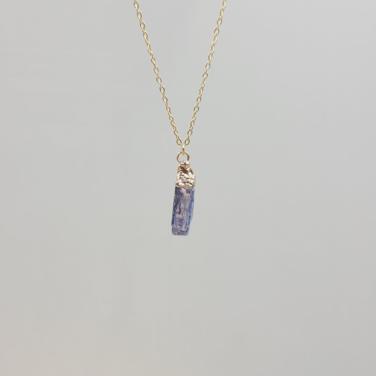Collier avec pendentif en pierre de cristal naturel irrégulier, chaîne en acier inoxydable en métal
