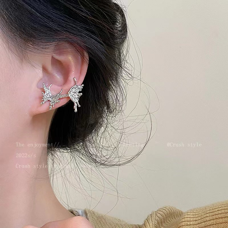 Boucles d'oreilles à tige intégrées en forme de papillon liquide argenté, Clip d'oreille