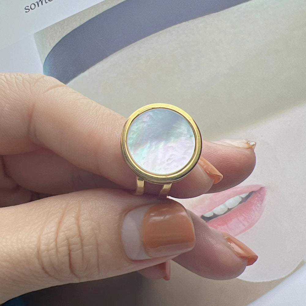 Anillo de Ágata Negra Concha Blanca Apertura de Acero Inoxidable Chapado en Oro
