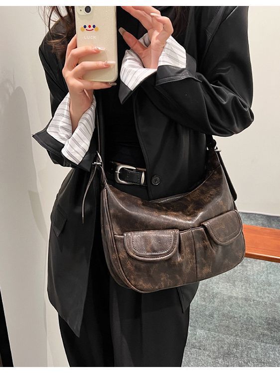 Bolso de media luna de motociclista retro de moda para mujer