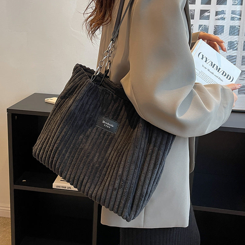 Nuevo bolso de hombro salvaje de otoño e invierno de gran capacidad