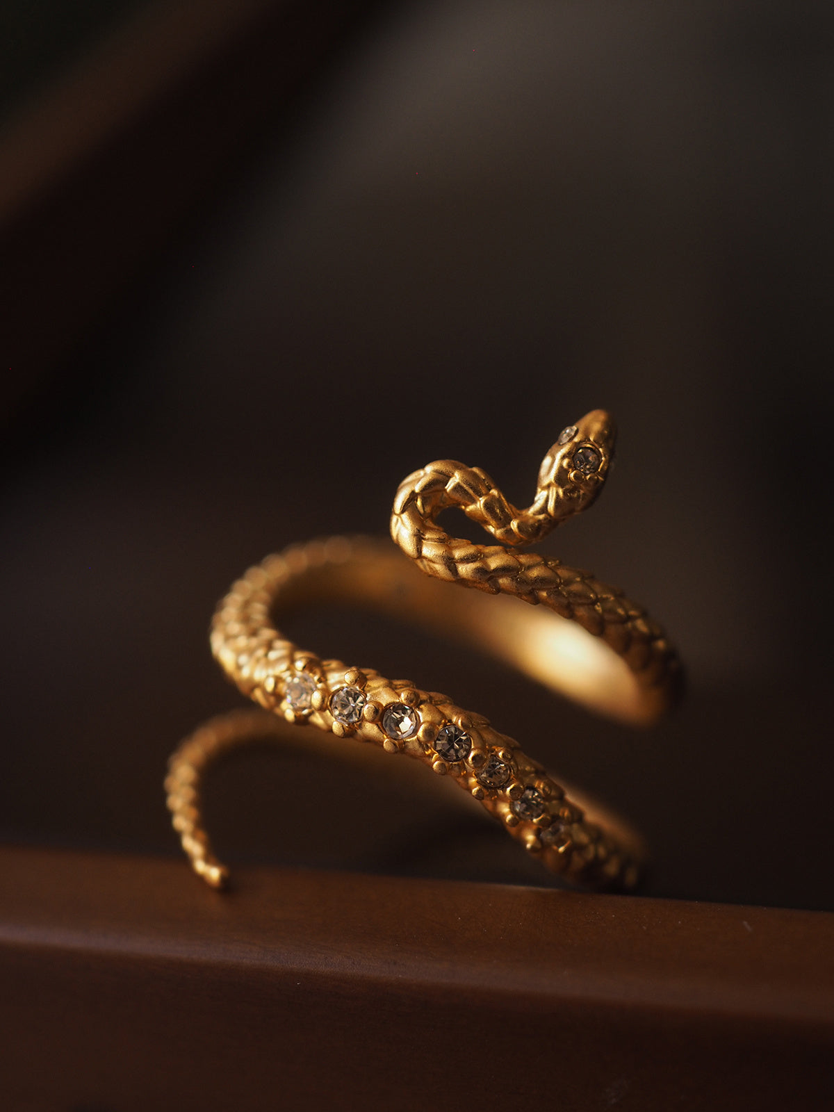 Serpiente Dorada Retro Con Anillo Ajustable Con Abertura Y Tachas De Diamantes