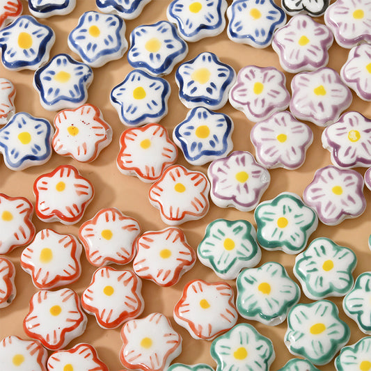 Petite fleur de cerisier peinte à la main en porcelaine, perles à trou droit, perles éparpillées