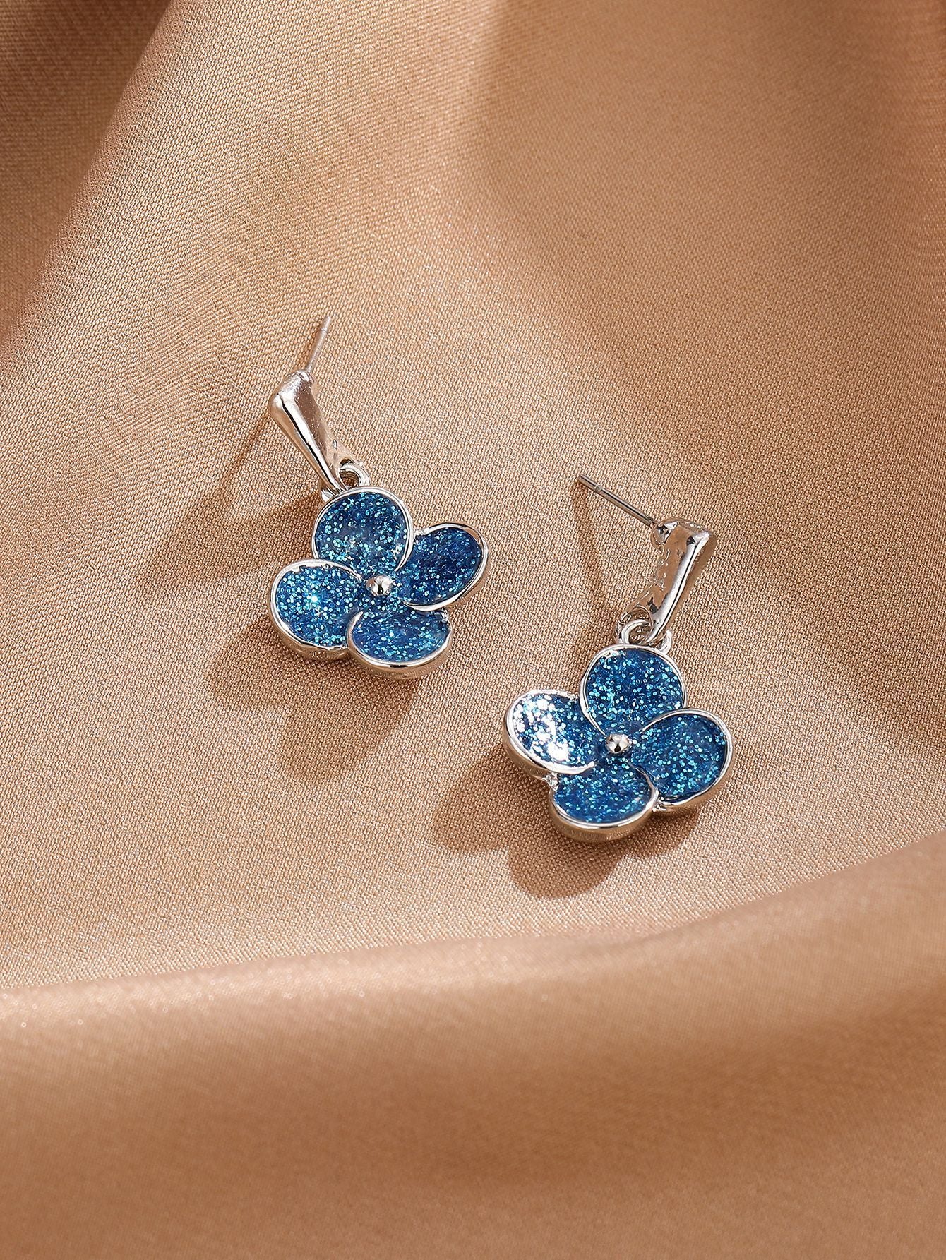 Lot de deux boucles d'oreilles et pendentif pour femme