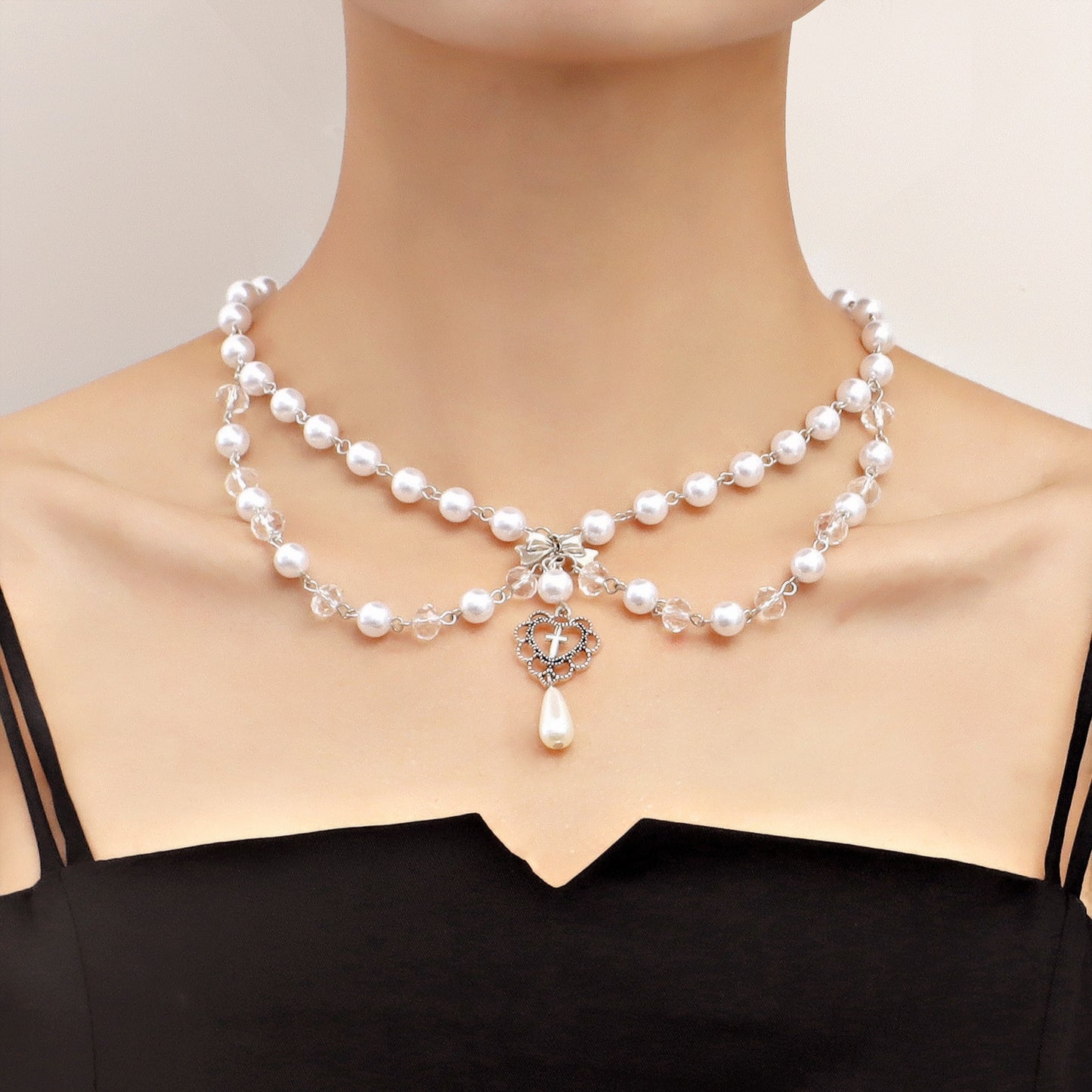 Collar de perlas brillantes de doble capa