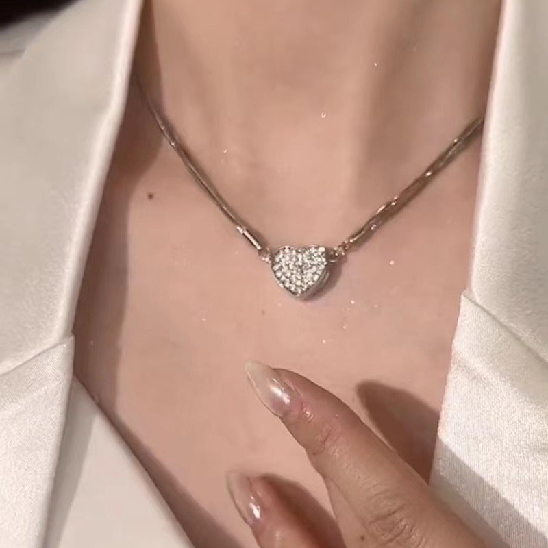 Collar magnético multicapa de amor con incrustaciones de diamantes, personalidad de estilo de lujo asequible
