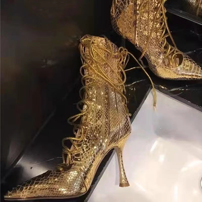 Bottes à talons hauts avec fermeture éclair et sangle creuse à bout pointu