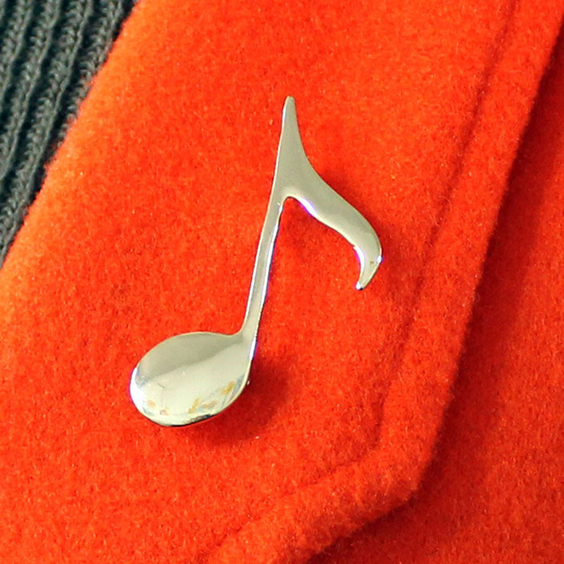 Broche de alfiler natural atmosférico simple con nota musical