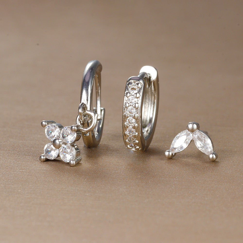 Ensemble de boucles d'oreilles empilées de diamants cloutés de fleurs