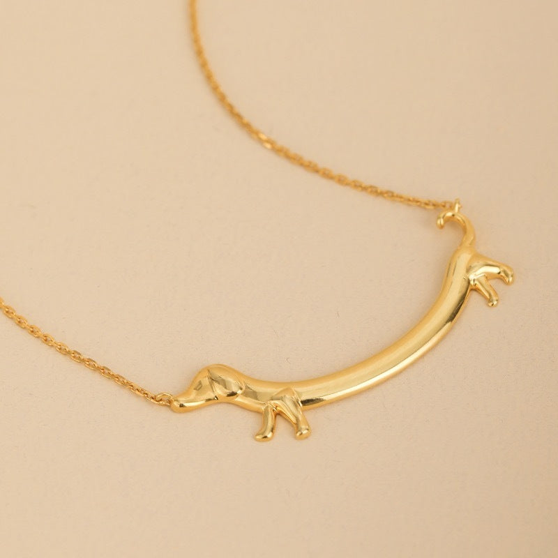 Collier mignon de chien de saucisse de niche créative de mode des femmes
