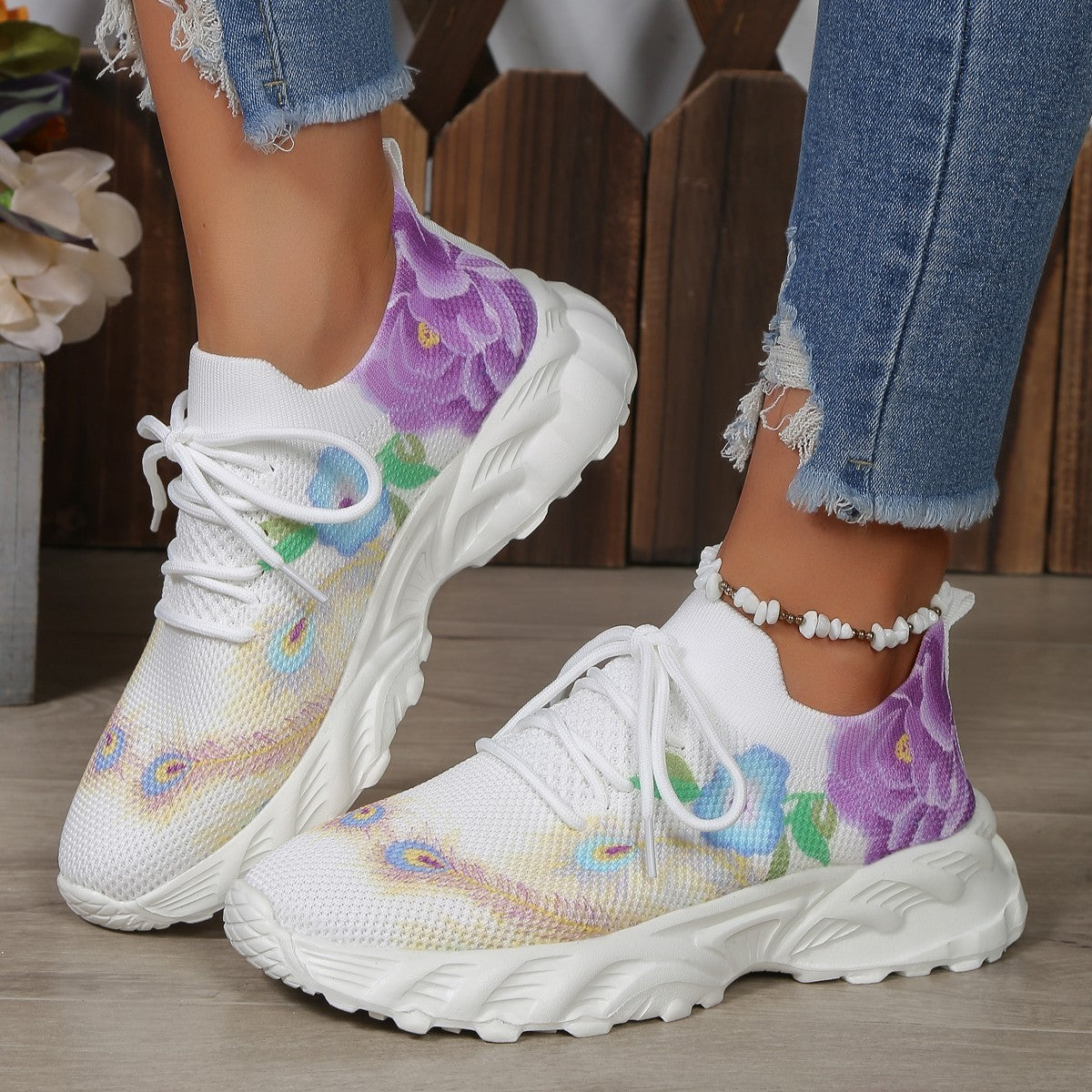 Zapatilla de deporte ligera con parte inferior suave y superficie transpirable tejida con flores informales
