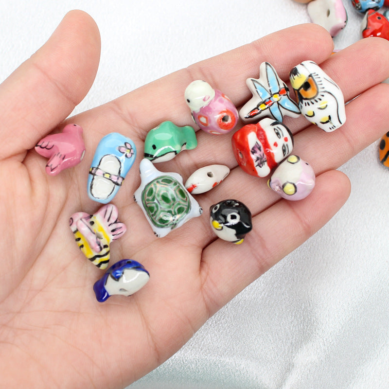 Cuentas dispersas perforadas de cerámica color tarjeta pintadas a mano