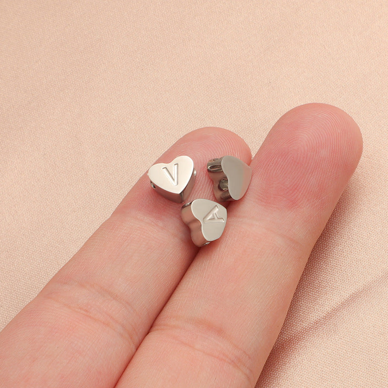 Pendentif et collier lettre anglaise en forme de coeur