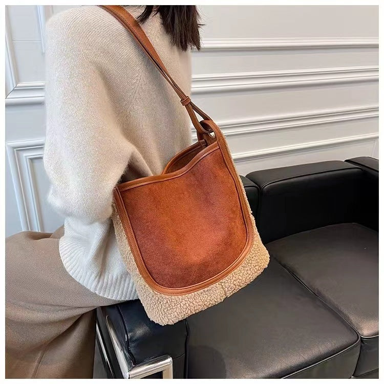 Sac à bandoulière à une épaule en peluche pour femmes